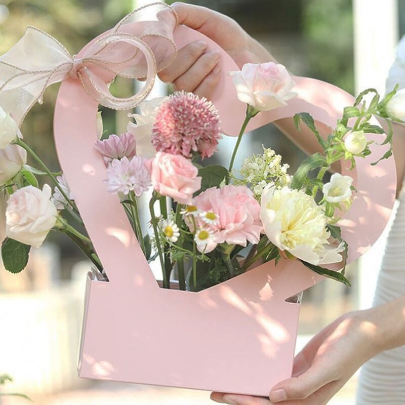 Gift Box Custom Luxury Die Cutting Heart Box With Square Lampstand Rose Boxes Flower Packaging With Window