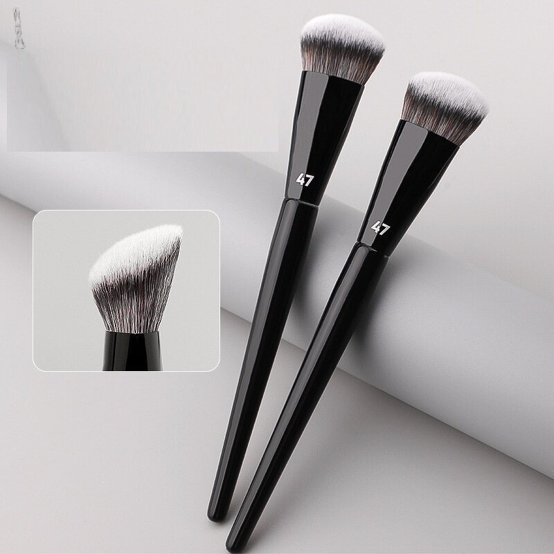 Face Broom Makeup Brush - Professional Angular Contour Blush Liquid Foundation