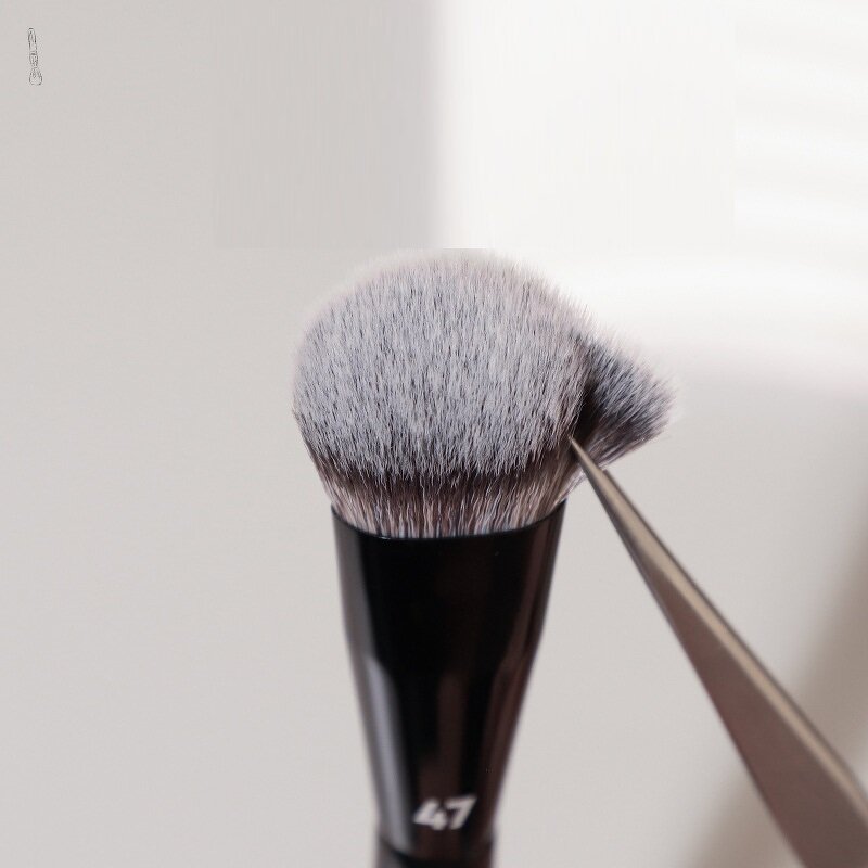 Face Broom Makeup Brush - Professional Angular Contour Blush Liquid Foundation