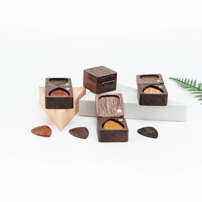 Guitar Pick Box Manufacturer - High Quality Natural Wooden Case for Gift 27*32*2.5 mm