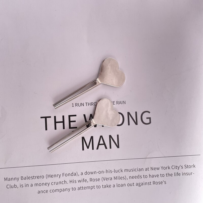 Heart Shape Tube Squeezer - OEM Custom Laser Logo Cream Lotion Dispenser Hand Held Beauty Tool