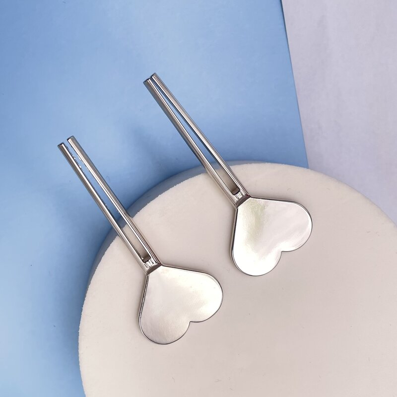 Heart Shape Tube Squeezer - OEM Custom Laser Logo Cream Lotion Dispenser Hand Held Beauty Tool