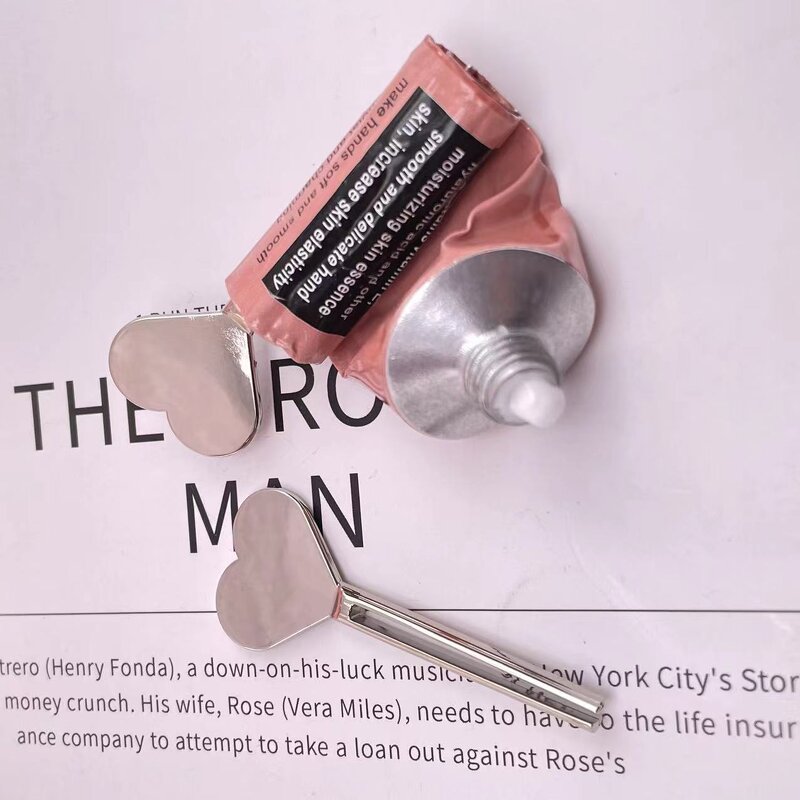 Heart Shape Tube Squeezer - OEM Custom Laser Logo Cream Lotion Dispenser Hand Held Beauty Tool