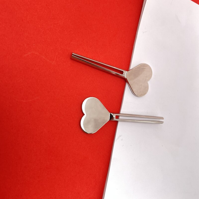 Heart Shape Tube Squeezer - OEM Custom Laser Logo Cream Lotion Dispenser Hand Held Beauty Tool