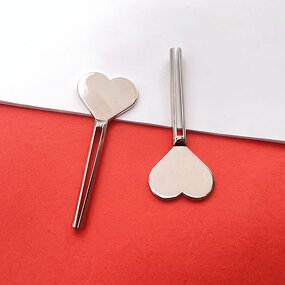 Heart Shape Tube Squeezer - OEM Custom Laser Logo Cream Lotion Dispenser Hand Held Beauty Tool
