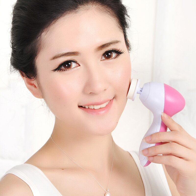 5 in 1 Facial Cleanser - Multi-functional - Deep Cleansing Exfoliation Portable Travel Brush