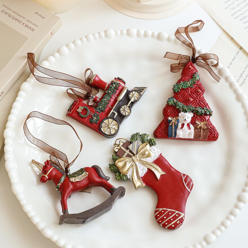 Christmas Garland Manufacturer - Wholesale Eco-Friendly Retro Resin Pendant