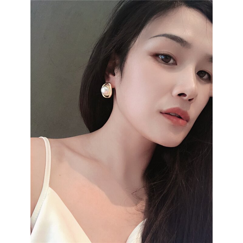 Earrings - Manufacturer 18K Gold Plated Vintage Hollow Freshwater Pearl Stud