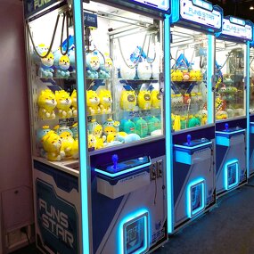 Claw Machine Manufacturer - Durable Commercial Cabinet Coin-Operated LED