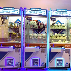 Claw Arcade Machine Manufacturer - Coin-Operated with Durable LED Lights