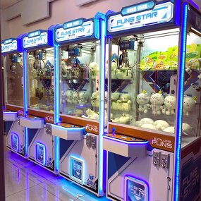 Claw Crane Machine Manufacturer - Custom Logo for Carnival & Shopping Malls