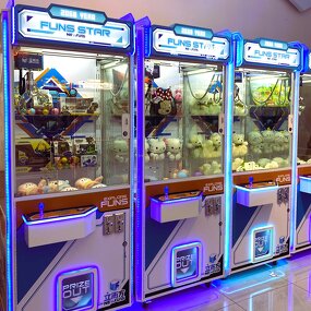 Claw Machine Manufacturer - High-Traffic Commercial with Customizable Design