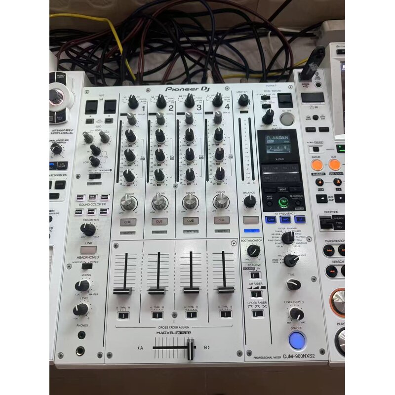 DJ Equipment Set Manufacturer - Pioneer DJ CDJ-3000-W White Limited Edition + DJM-900NXS2 White