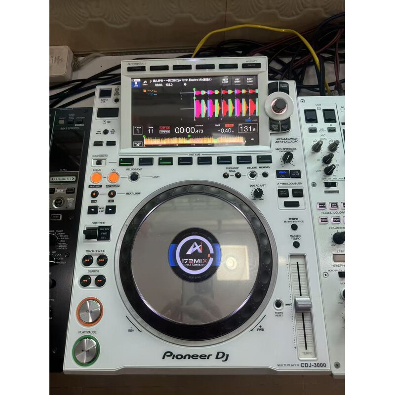 DJ Equipment Set Manufacturer - Pioneer DJ CDJ-3000-W White Limited Edition + DJM-900NXS2 White