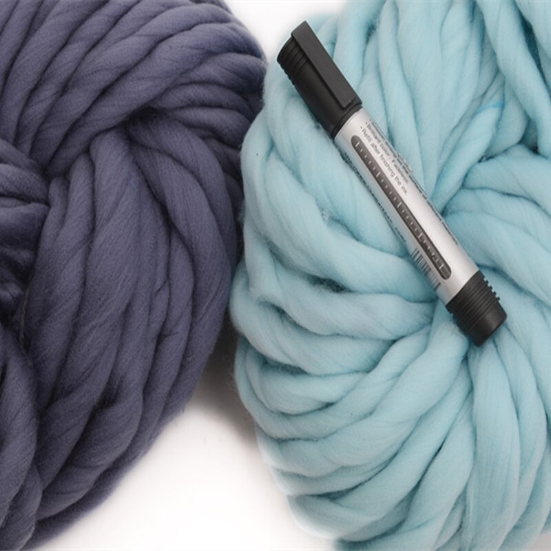 Super Bulky Wool Yarn - Manufacturer - Universal Arm Knitting Roving Dyed