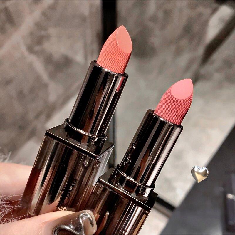 Lip Gloss Manufacturer - Matte Nude Color Lasting Moisturizing Waterproof & Customizable