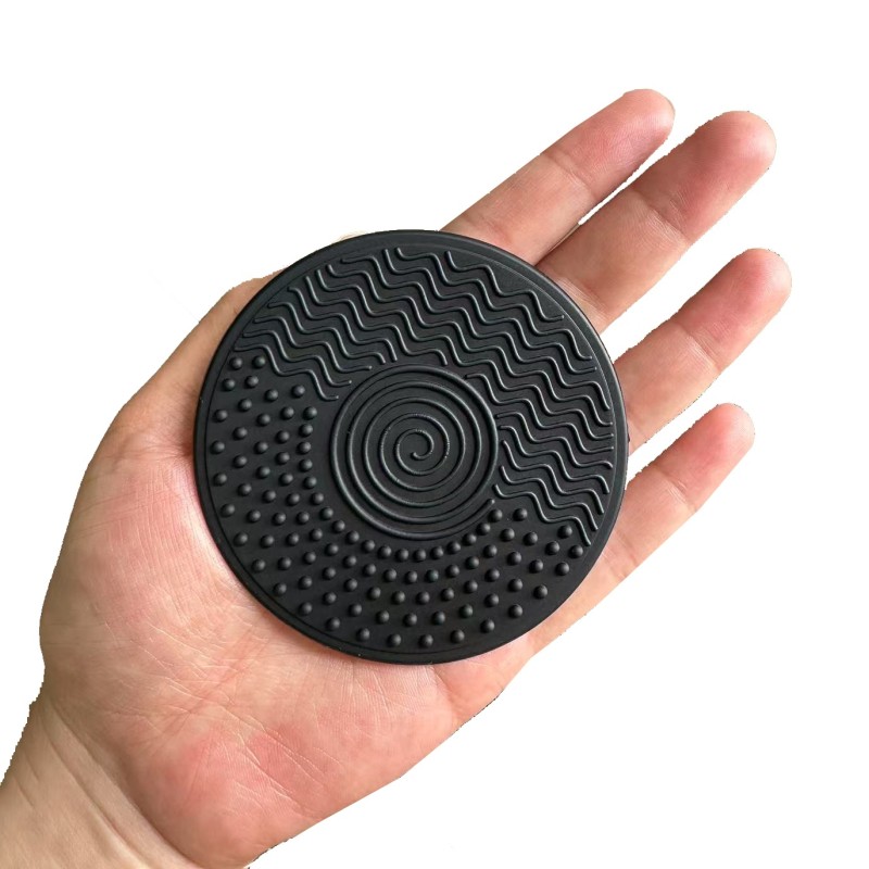 Makeup Brush Mat Manufacturer - Professional 8cm Round Cleaning Pad