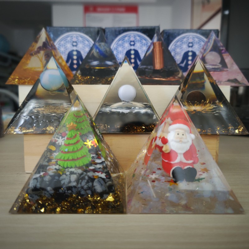 Spiritual Crafts Factory - Hotsale Christmas Tree Love Theme Crystal Chips Resin Orgonite
