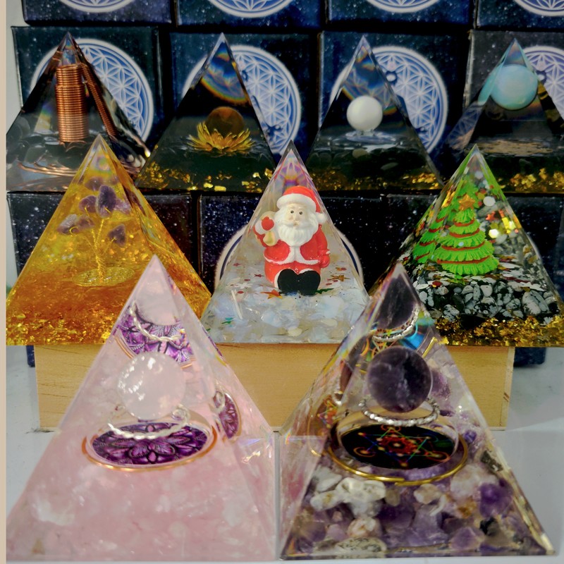 Spiritual Crafts Factory - Hotsale Christmas Tree Love Theme Crystal Chips Resin Orgonite