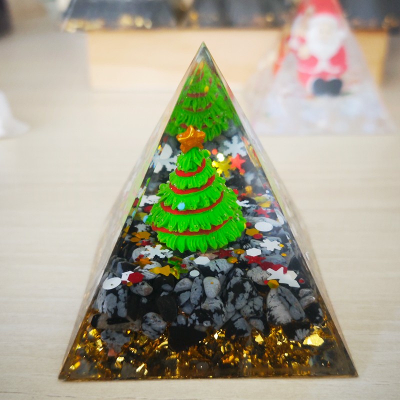 Spiritual Crafts Factory - Hotsale Christmas Tree Love Theme Crystal Chips Resin Orgonite