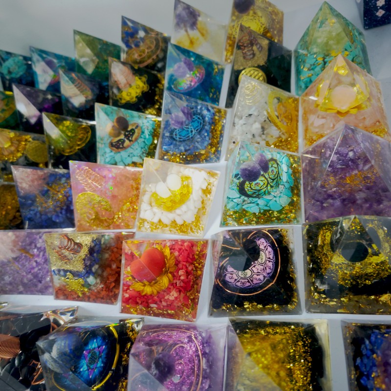 Spiritual Crafts Factory - Hotsale Christmas Tree Love Theme Crystal Chips Resin Orgonite