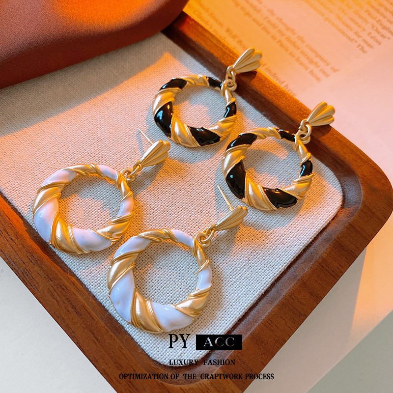 Silver Earrings Manufacturer - Hypoallergenic Silver Needle Retro Geometric Twist Drop Oil Earrings