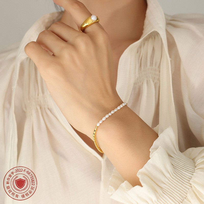 Pearl Bracelet Supplier - Non-fade Fresh Water Pearl OT Buckle Titanium Steel 18K Gold Bracelet