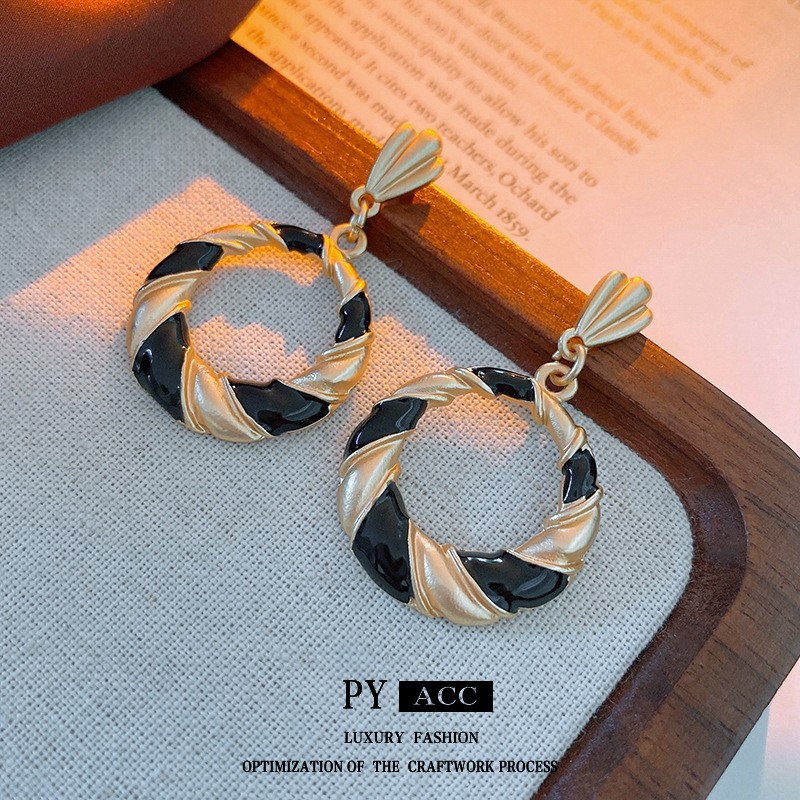 Silver Earrings Manufacturer - Hypoallergenic Silver Needle Retro Geometric Twist Drop Oil Earrings