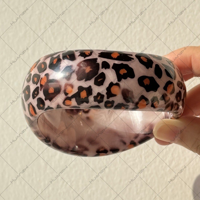 Acrylic Bracelet Supplier - Wholesale Fashion Minimalist Leopard Print Geometric Bangle for Women