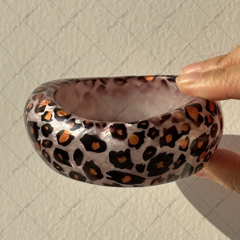 Acrylic Bracelet Supplier - Wholesale Fashion Minimalist Leopard Print Geometric Bangle for Women