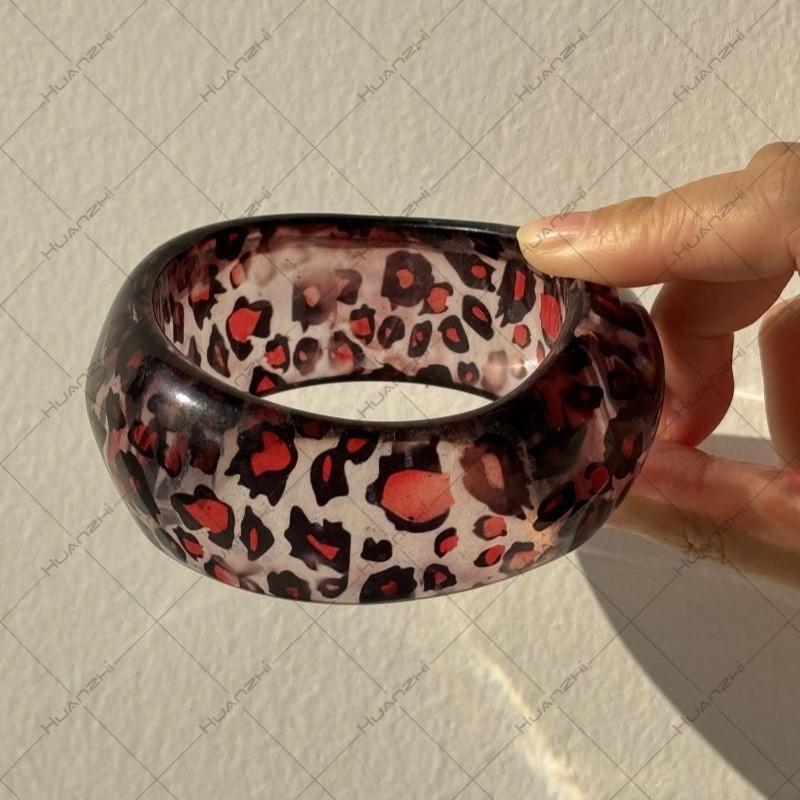 Acrylic Bracelet Supplier - Wholesale Fashion Minimalist Leopard Print Geometric Bangle for Women