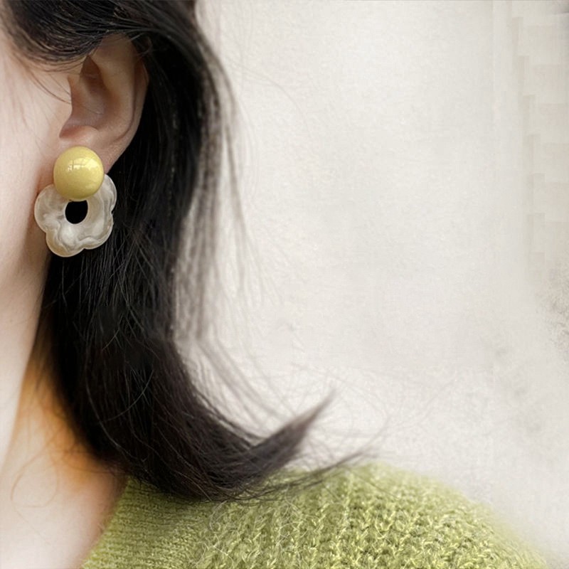 Love Earrings Factory - Little Fresh Acrylic Love Earrings Flower Pearl Studs S925 Silver Needle