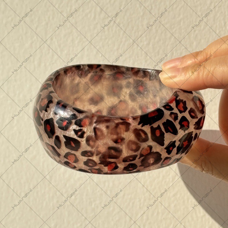 Acrylic Bracelet Supplier - Wholesale Fashion Minimalist Leopard Print Geometric Bangle for Women