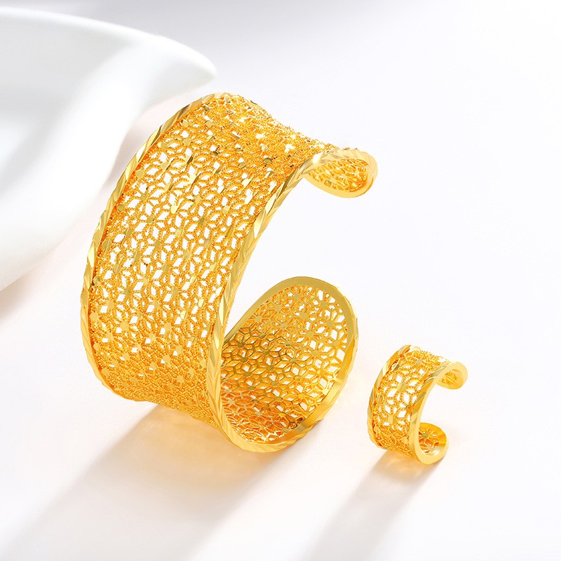 Hammer Texture Supplier - Fashion Luxury Hammer Texture Hollowed Out Bridal Ring Bangle Irregular Gold Ring Bangle Set