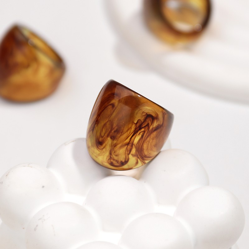 Amber Ring Manufacturer - Simple Retro Amber Color Gradient Effect Ring Classic Geometric Shape Resin Ring
