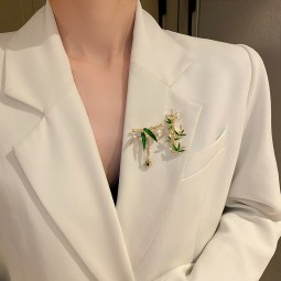 Bamboo Brooch Manufacturer - OEM Diamond Pearl Water Drop Clothes Accessories