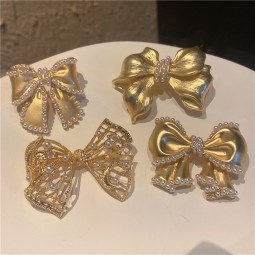 Suit Brooch Manufacturer - OEM Lovely Buckle Luxury Pin Temperament Accessories