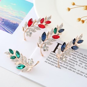 Leaf Brooch Factory - OEM Lovers Alloy Diamond Inlaid Suit Pin