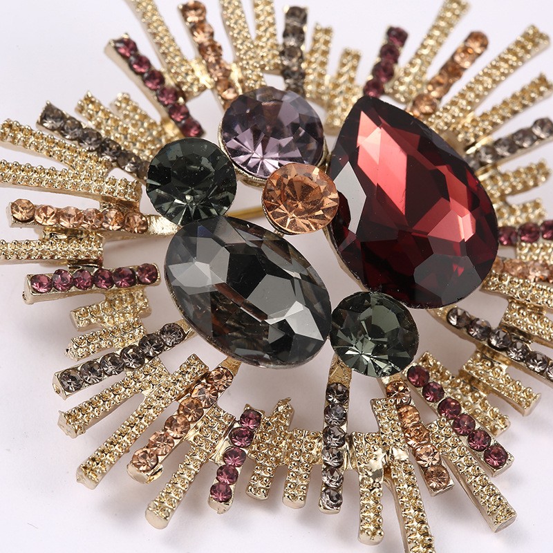 Baroque Brooch Factory - OEM European Gemstone Encrusted Retro Corsage