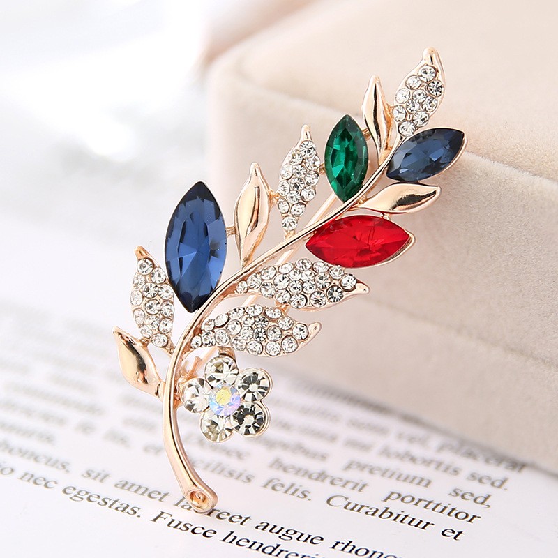 Leaf Brooch Factory - OEM Lovers Alloy Diamond Inlaid Suit Pin