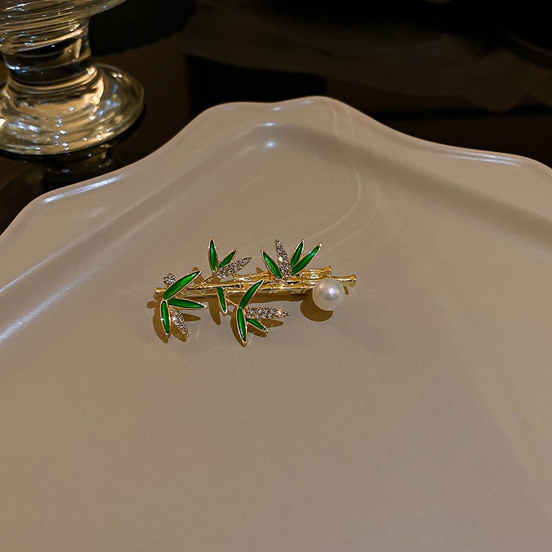 Bamboo Brooch Manufacturer - OEM Diamond Pearl Water Drop Clothes Accessories