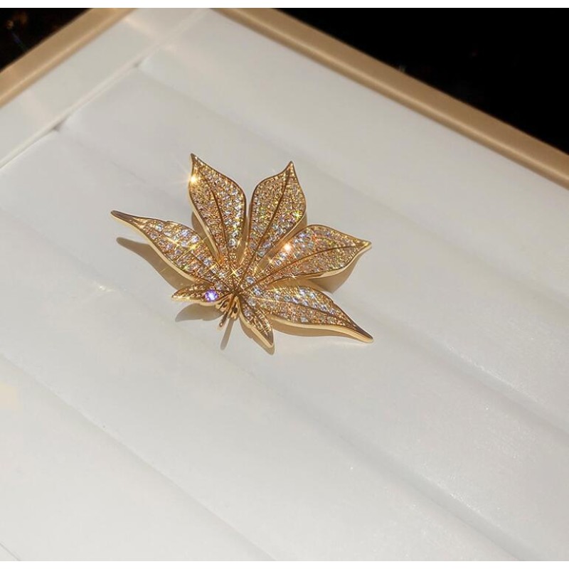Leaf Brooch Manufacturer - OEM Diamond Plant Maple Fashion Accessories