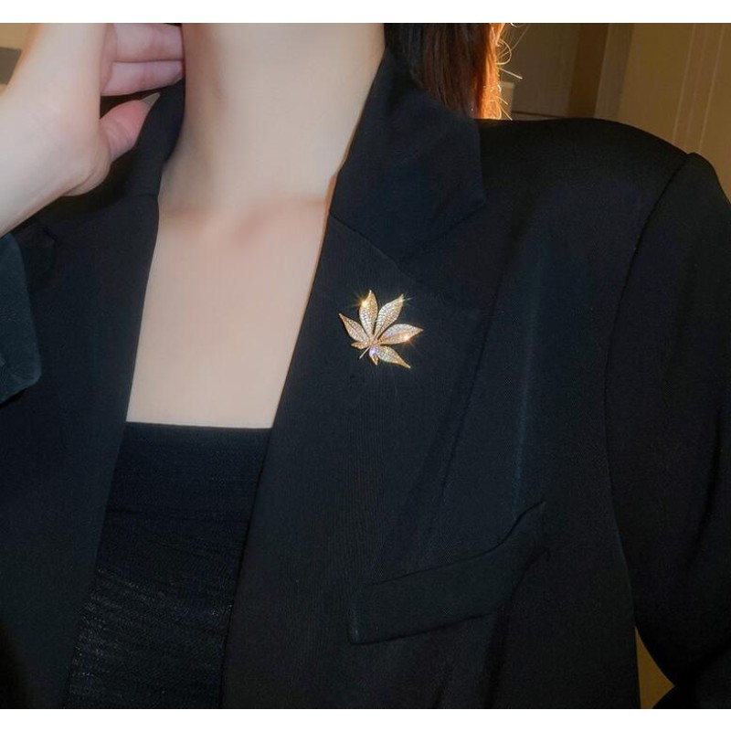 Leaf Brooch Manufacturer - OEM Diamond Plant Maple Fashion Accessories