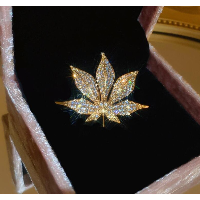 Leaf Brooch Manufacturer - OEM Diamond Plant Maple Fashion Accessories
