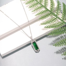 Green Zircon Necklace Factory - OEM Stylish Rectangular Pendant Valentine Gift