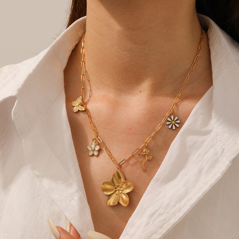 Flower Necklace Factory - Exaggerated Butterfly Charm Design