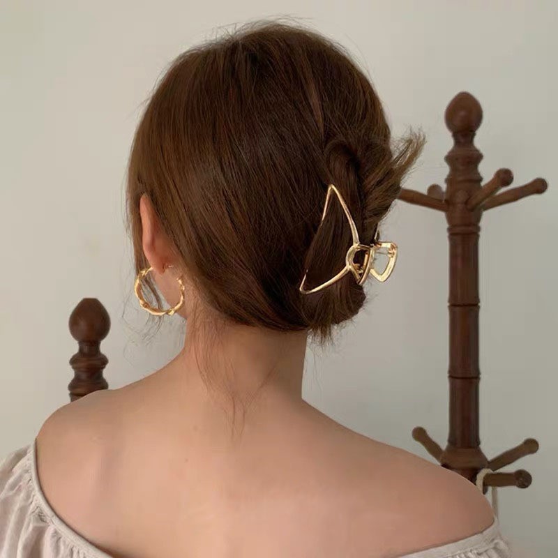 Shark Clip Manufacturer - Retro Metal Geometric Hollow Flowers Catch Clip Large Bath