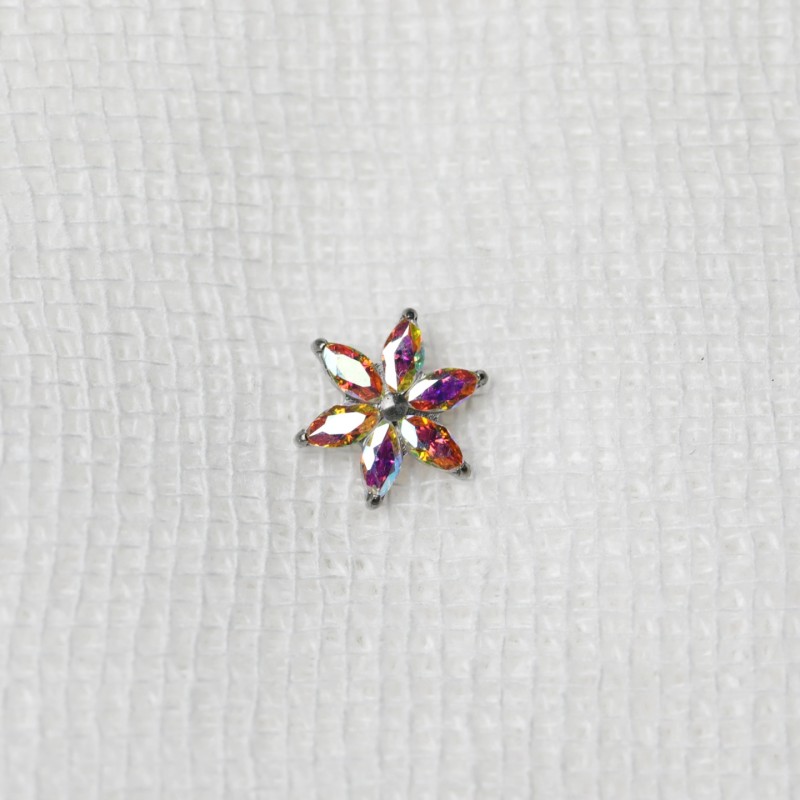 Titanium Earrings Supplier - Flower Zircon Internal Thread Labret