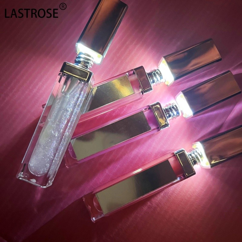 Lip Gloss with Light Manufacturer - New Trend Cosmetics Lip Gloss with the Light Vegan Lipgloss Vendor Liquid Glitter