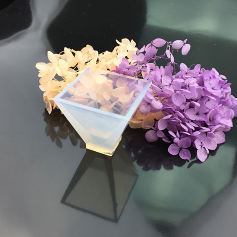 Pyramid Mold Manufacturer - Triangle Resin Epoxy